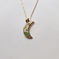 'Qızılı Ay' - 'Spieriya' çiçəyindən əl işi boyunbağı modeli