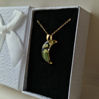 'Qızılı Ay' - 'Spieriya' çiçəyindən əl işi boyunbağı modeli