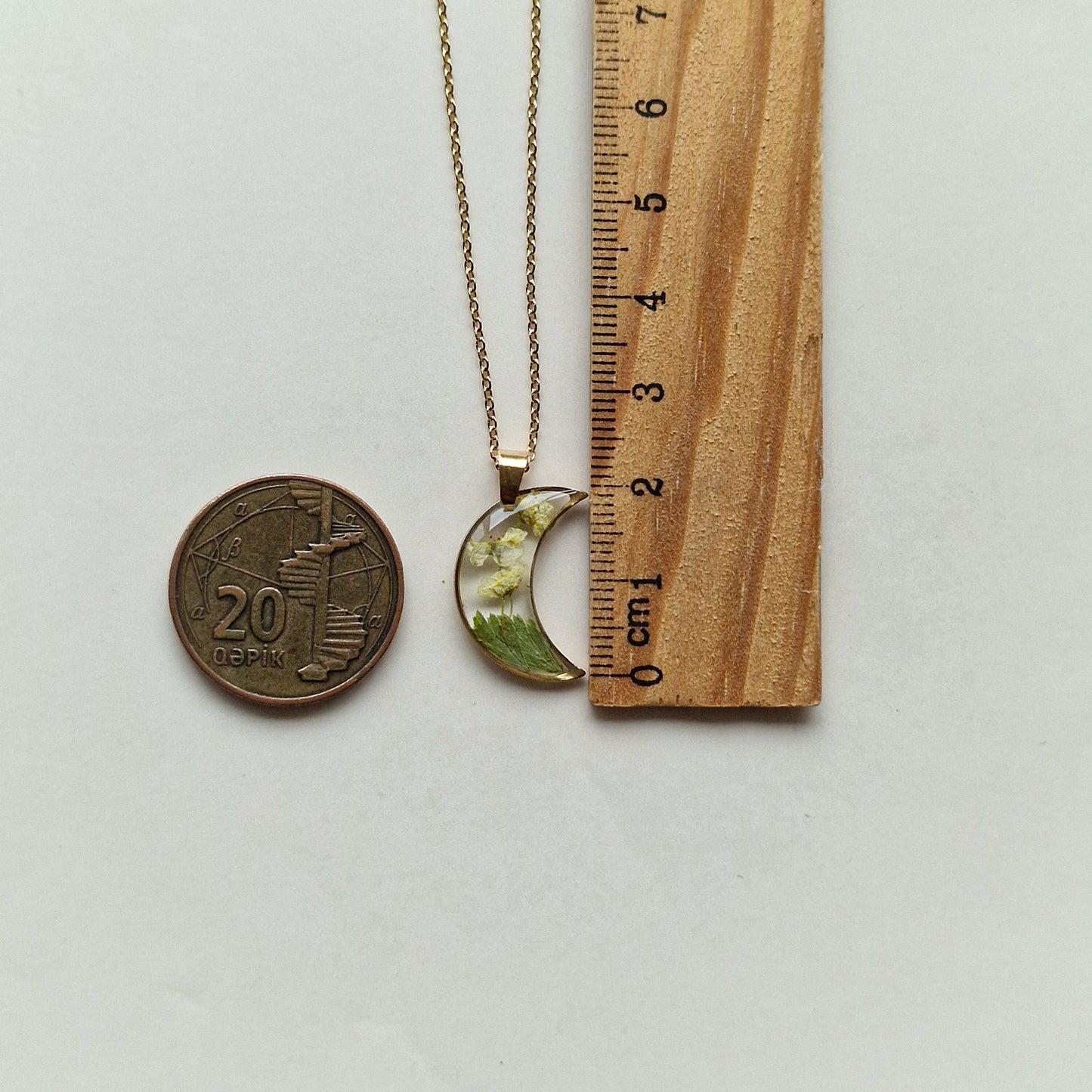 'Qızılı Ay' - 'Spieriya' çiçəyindən əl işi boyunbağı modeli