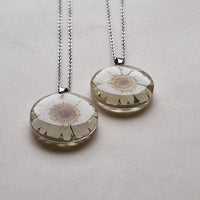 'Çobanyastığı' çiçəyindən boyunbağı (klassik)