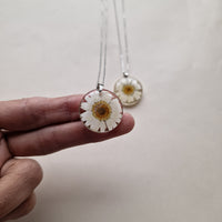 'Çobanyastığı' çiçəyindən boyunbağı (klassik)