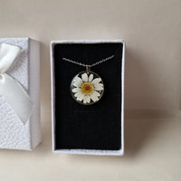 'Çobanyastığı' çiçəyindən boyunbağı (klassik)