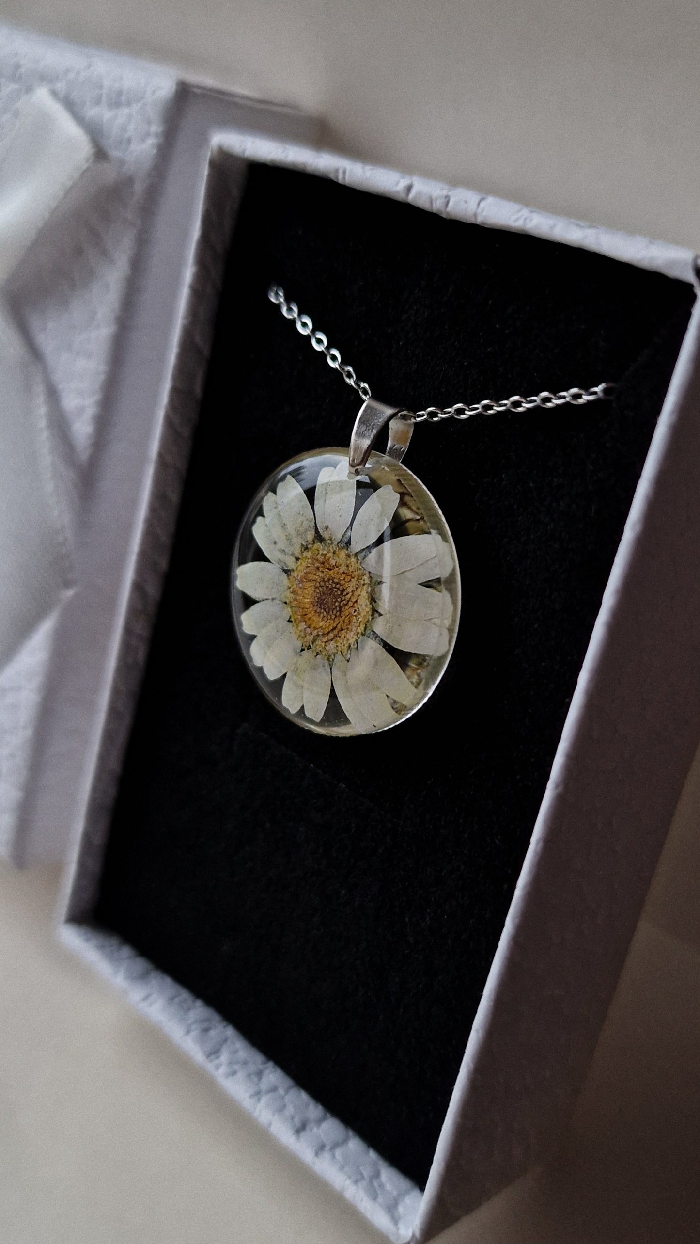 'Çobanyastığı' çiçəyindən boyunbağı (klassik)