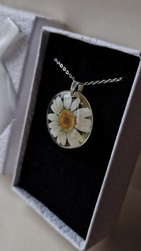 'Çobanyastığı' çiçəyindən boyunbağı (klassik)