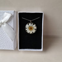 'Çobanyastığı' çiçəyindən boyunbağı (klassik)