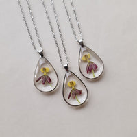 Columbine (Rəqs gülü) boyunbağısı