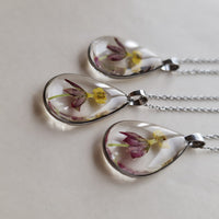 Columbine (Rəqs gülü) boyunbağısı