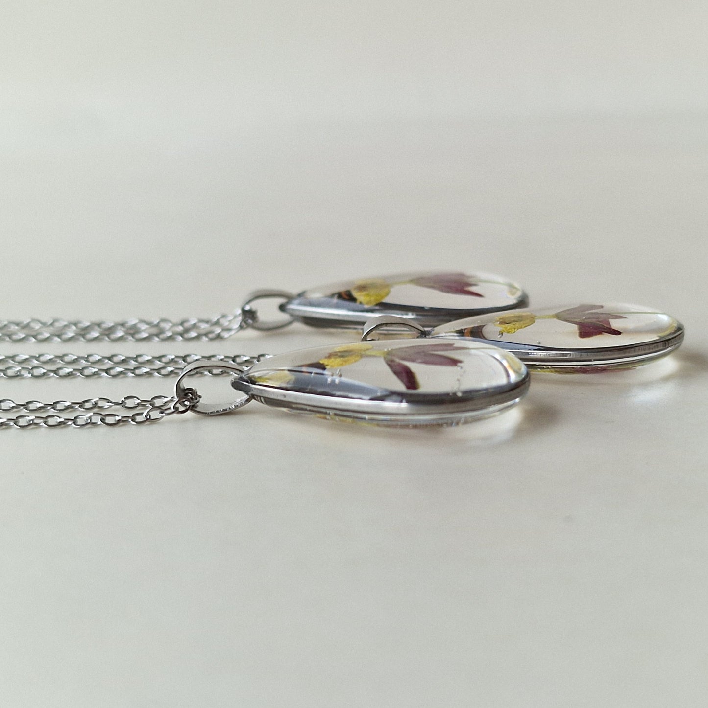 Columbine (Rəqs gülü) boyunbağısı