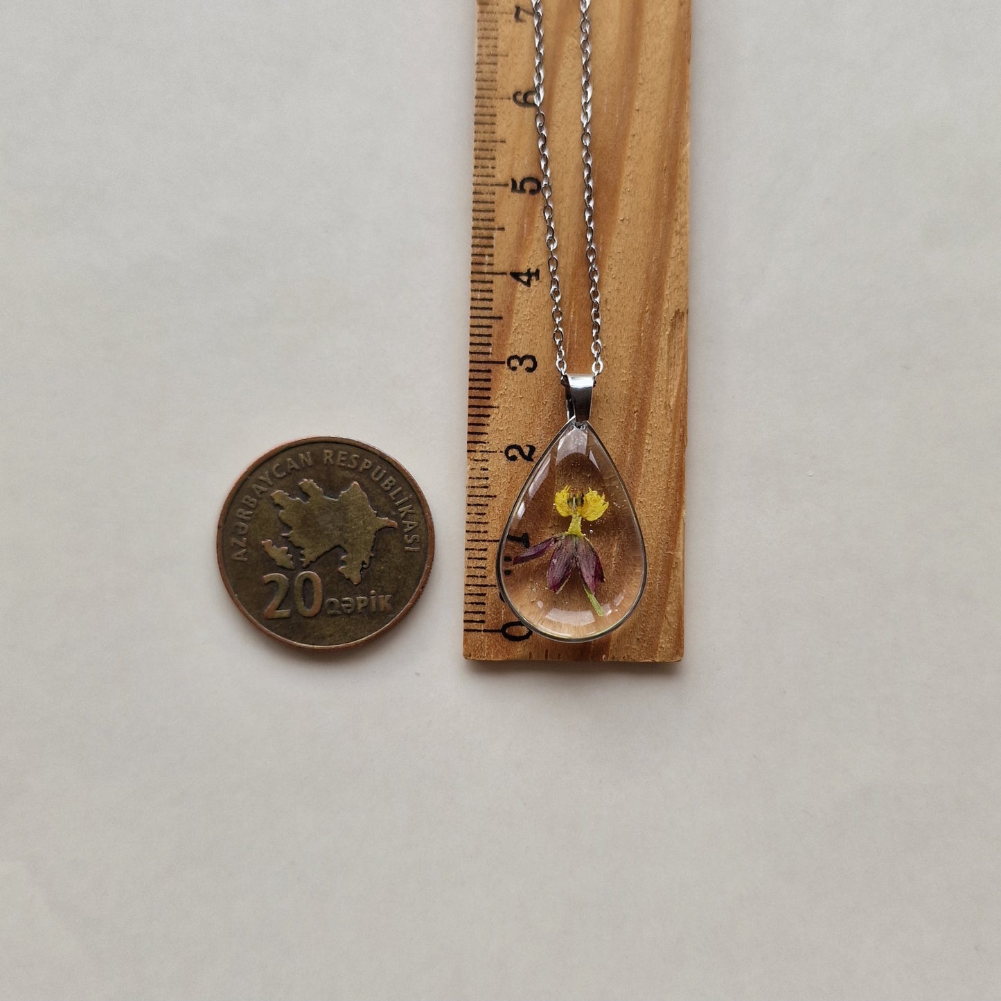 Columbine (Rəqs gülü) boyunbağısı