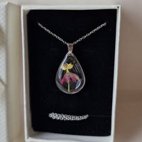 Columbine (Rəqs gülü) boyunbağısı