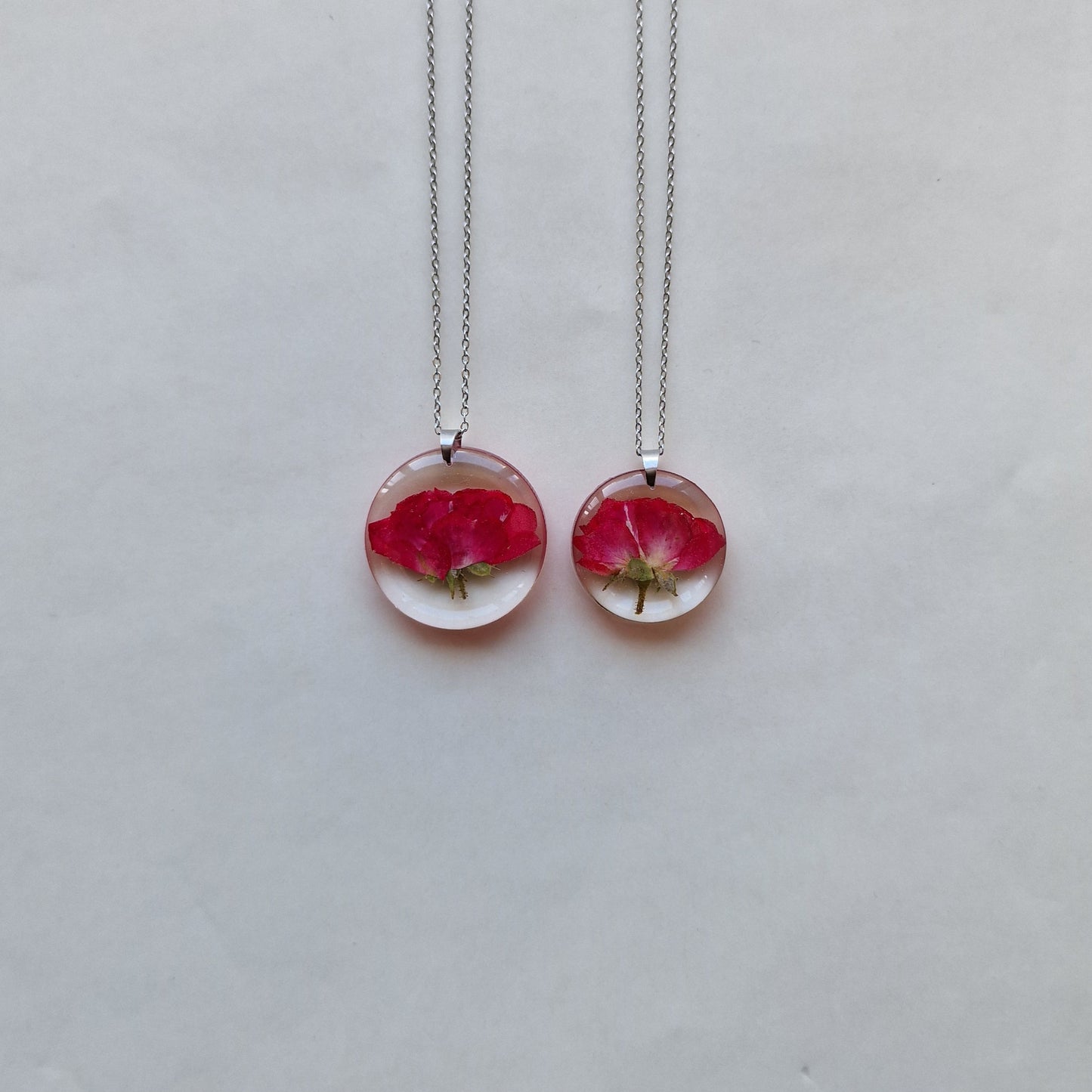 Qızılgül boyunbağısı - Əl işi üsulu ilə hazırlanmışdır