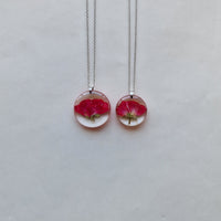 Qızılgül boyunbağısı - Əl işi üsulu ilə hazırlanmışdır