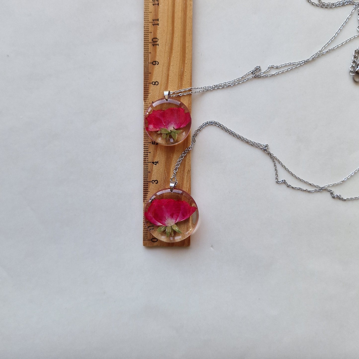 Qızılgül boyunbağısı - Əl işi üsulu ilə hazırlanmışdır