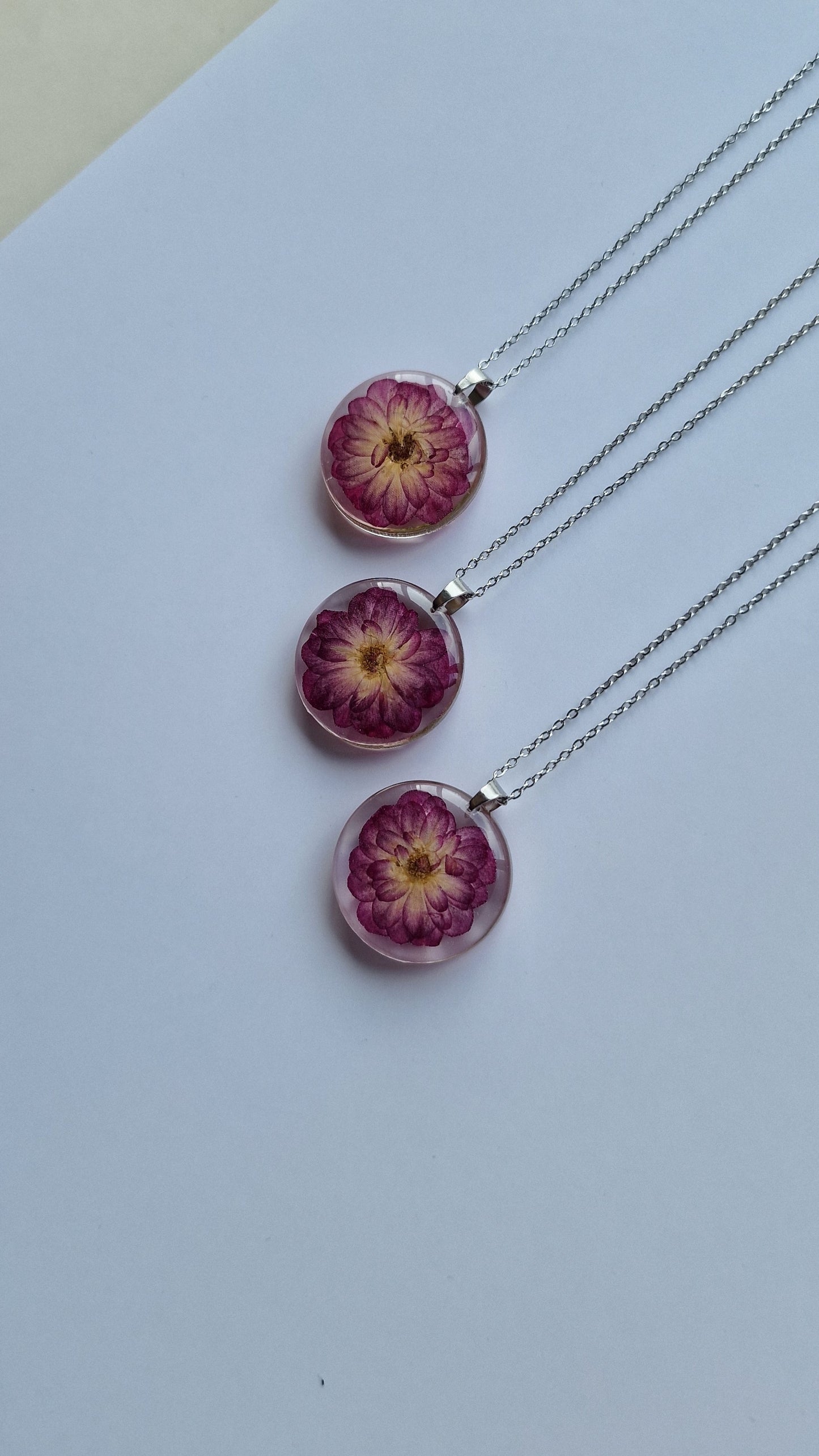 "Veilchenblau Rose" Boyunbağı