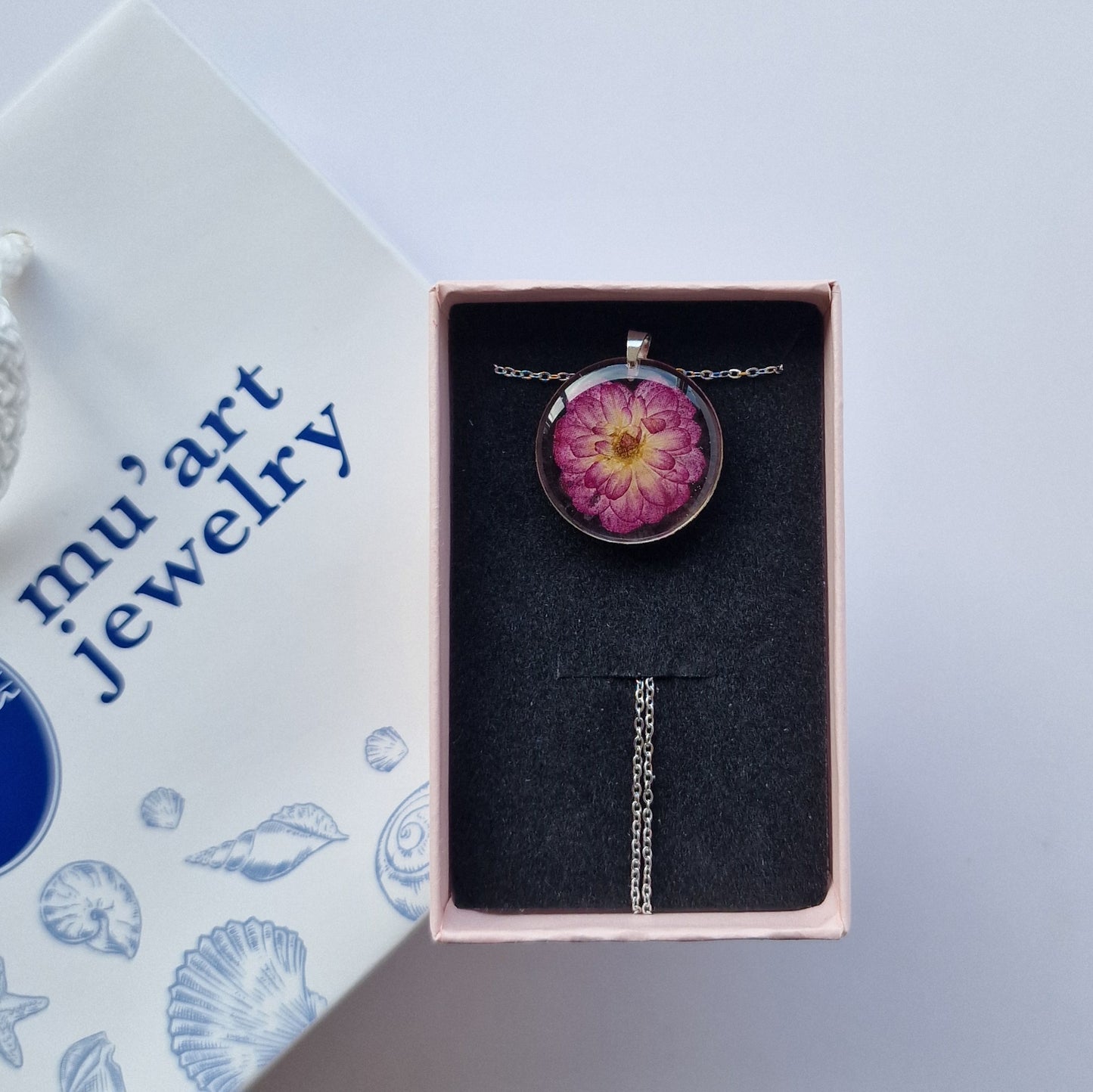 "Veilchenblau Rose" Boyunbağı