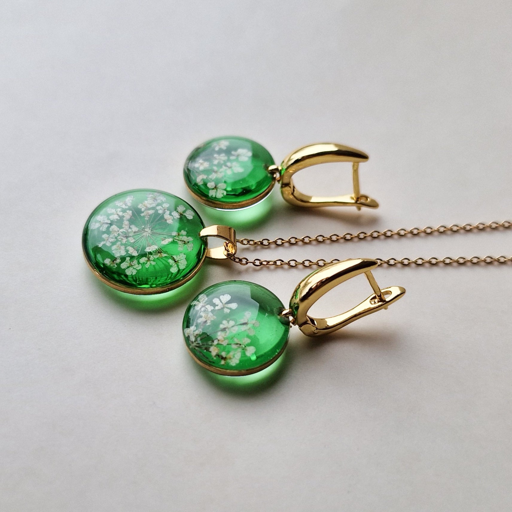 "Ammi Majus" çiçəyindən aksesuar dəsti