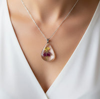 Columbine (Rəqs gülü) boyunbağısı