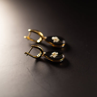 "Spiraea" çiçəyindən damla formalı aksesuar dəsti