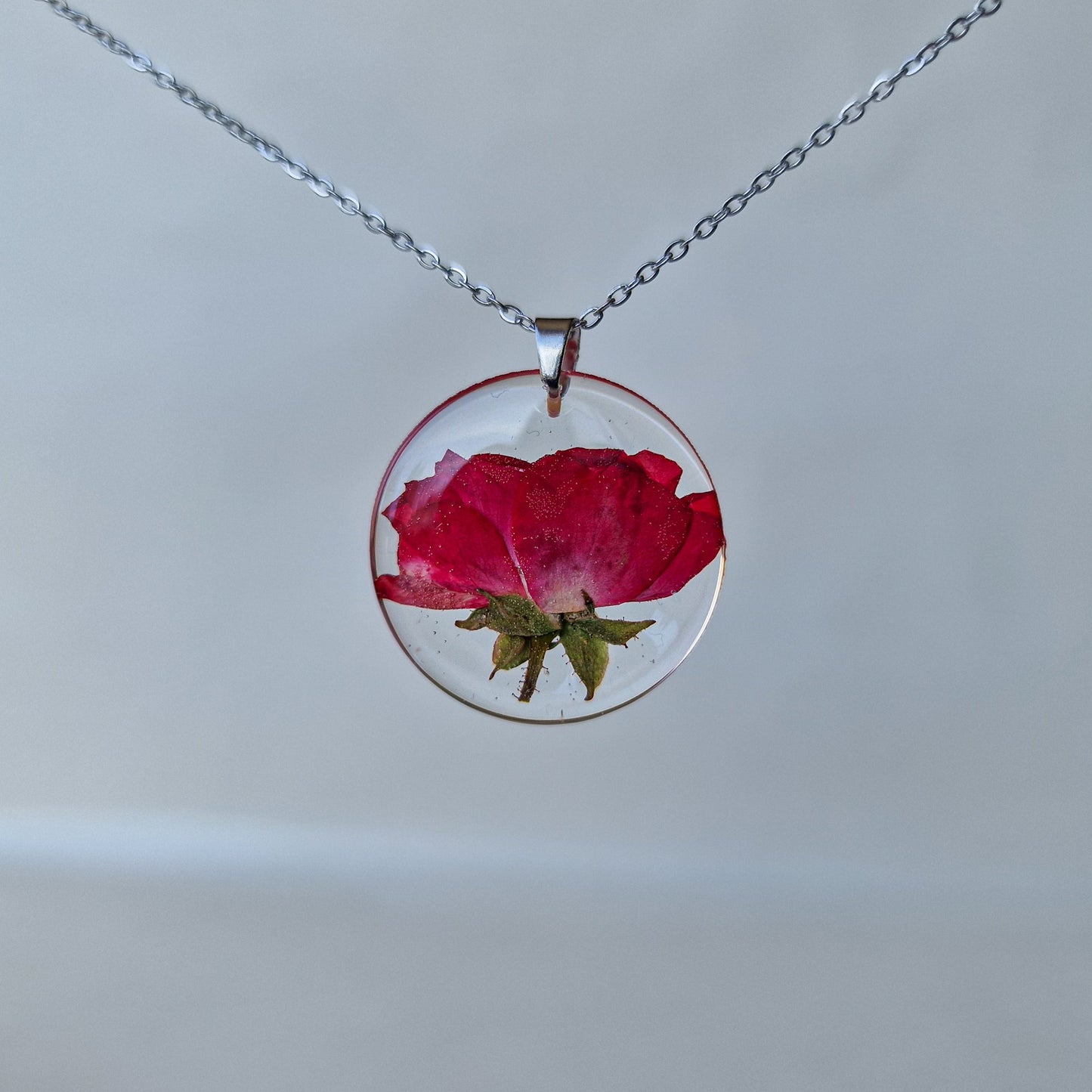 Qızılgül boyunbağısı - Əl işi üsulu ilə hazırlanmışdır